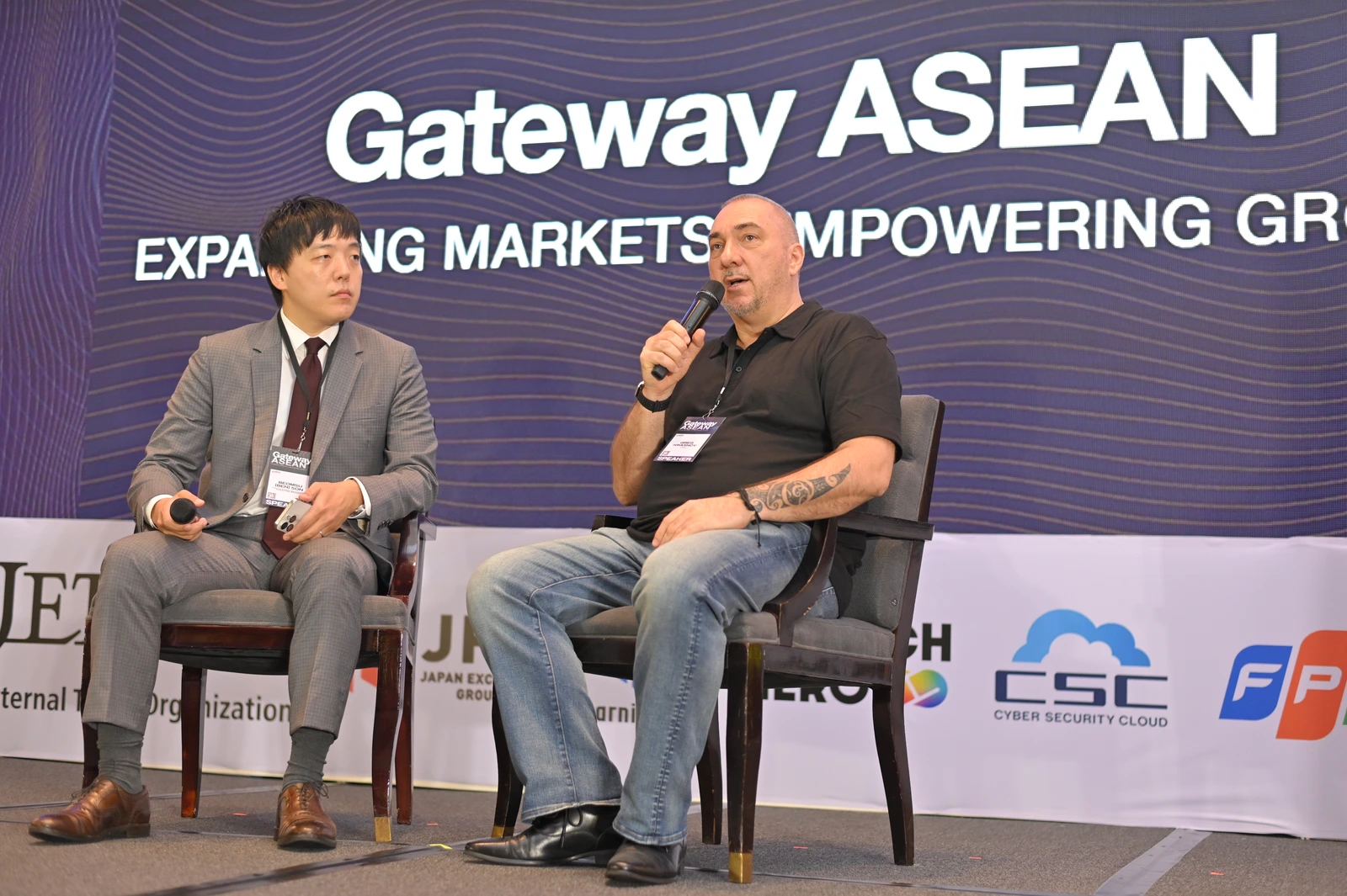 Two speakers in conversation during the Gateway ASEAN session